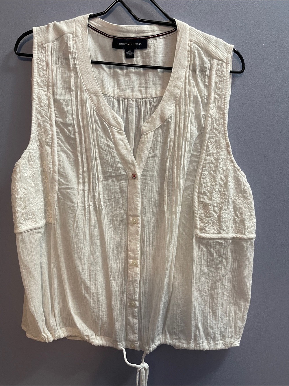 Tommy Hilfiger Cream Sleeveless Button-Front Blouse with Pintuck Detail